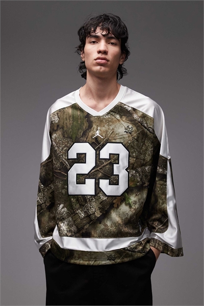 Футболка с длинным рукавом и принтом артикул 147145062