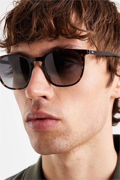 Квадратные солнцезащитные очки Tommy Hilfiger артикул 154966307