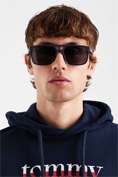 Квадратные солнцезащитные очки Tommy Hilfiger артикул 154966057