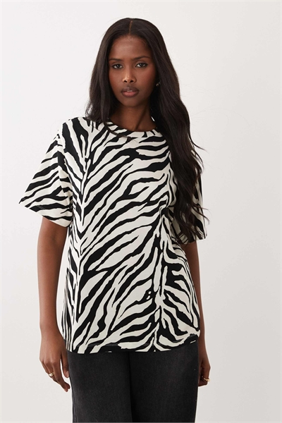 Футболка свободного кроя артикул 156088043