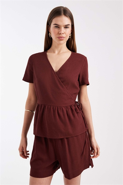 Топ с перекрещивающимся вырезом и короткими рукавами, напоминающий льняную ткань co-ord артикул 154693205