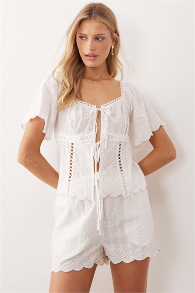 Пляжный топ с завязками спереди и кружевными вставками артикул 153889613