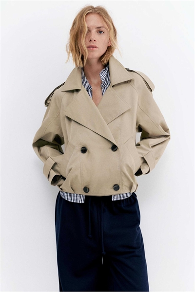 Короткий тренч с балонами артикул 156249626