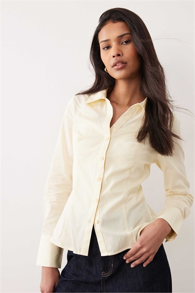 Рубашка-приталенка из поплина артикул 155649349