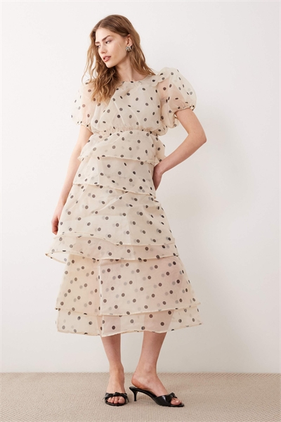 Миди-платье с рукавами-буфами в горошек кремового цвета артикул 154746603