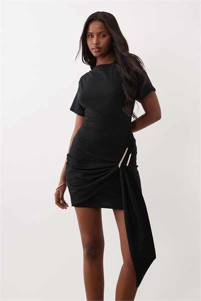 Мини-платье с короткими рукавами и золотыми металлическими элементами артикул 155971156