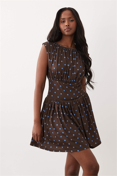 Мини-платье без рукавов с зауженной талией артикул 155870152