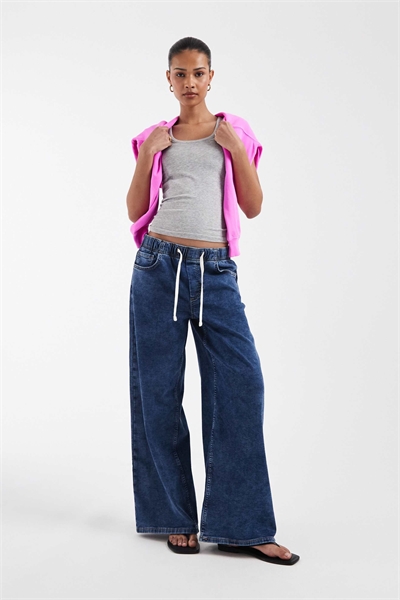 Удобные джинсы средней посадки с широкими брючинами артикул 156280123