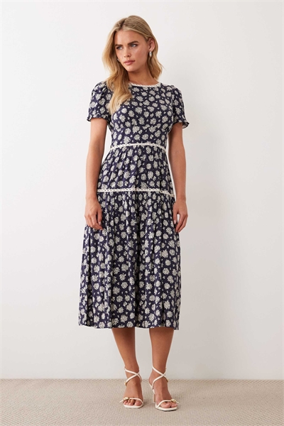 Платье средней длины с короткими рукавами от Dara артикул 153886917