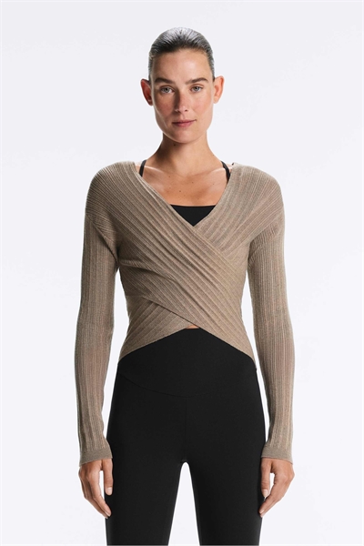 Свитер из тонкого трикотажа с ребристой отделкой артикул 156279449