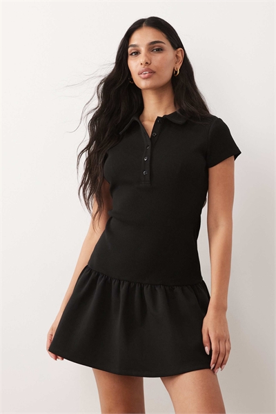 Мини-платье-поло с пеплумом из гибридного трикотажа с ребристой структурой артикул 155967893