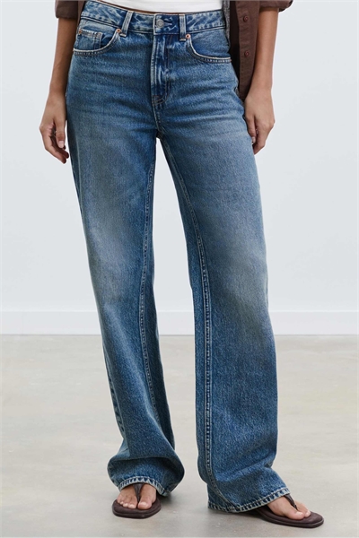 Джинсы D92 с прямыми широкими брючинами артикул 149398890