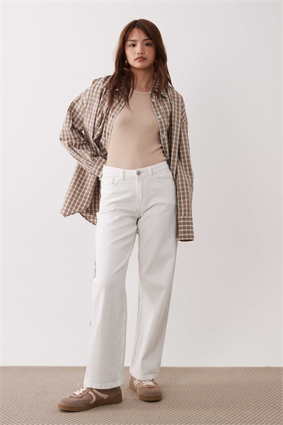 Джинсы с низкой талией и прямыми брючинами артикул 152323148