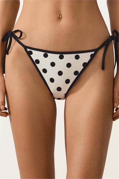 Трусики-бикини в горошек со средней плотностью принта артикул 156166626