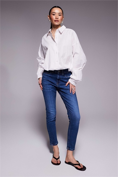 Джинсы с облегающим кроем артикул 153813581