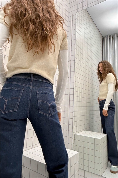 Джинсы с заниженной талией и расклешенными брючинами артикул 155514096