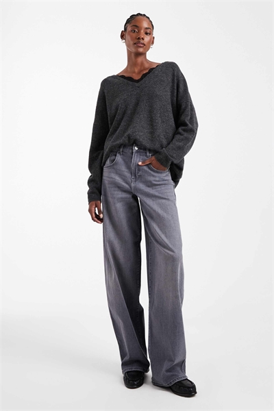 Джинсы с зауженными брючинами артикул 151055619