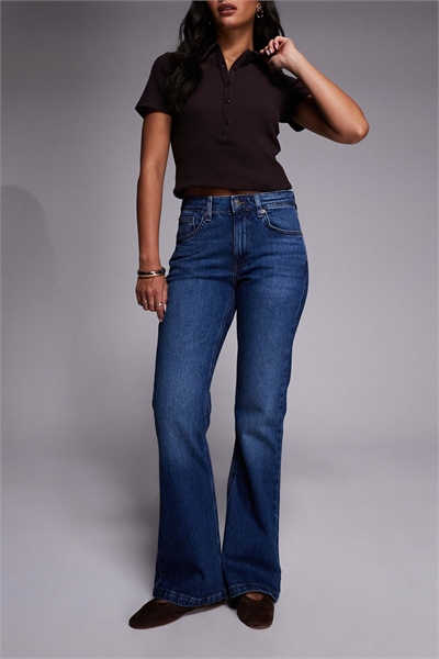 Джинсы средней посадки с расклешенными брючинами артикул 155536266