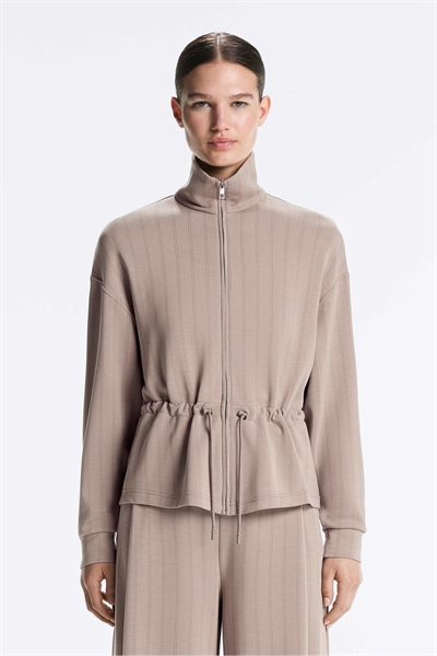 Куртка из модала с мягкой текстурой, регулируемой талией и высоким воротником артикул 155768481