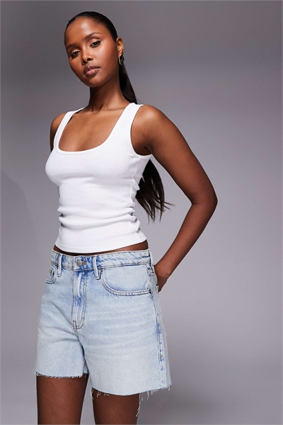 Длинные джинсовые шорты с необработанным краем хорошего качества артикул 153152635