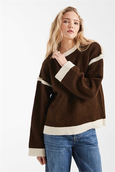 Свитер с контрастными вязаными элементами артикул 155003004