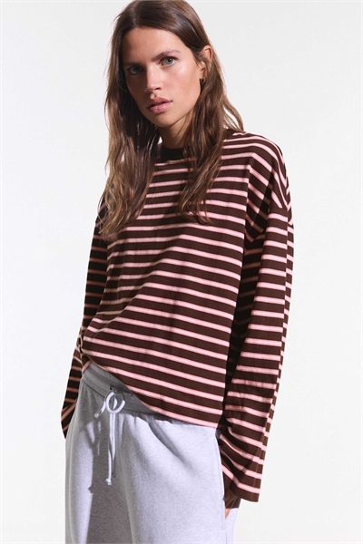 Футболка с длинным рукавом и принтом артикул 155471218