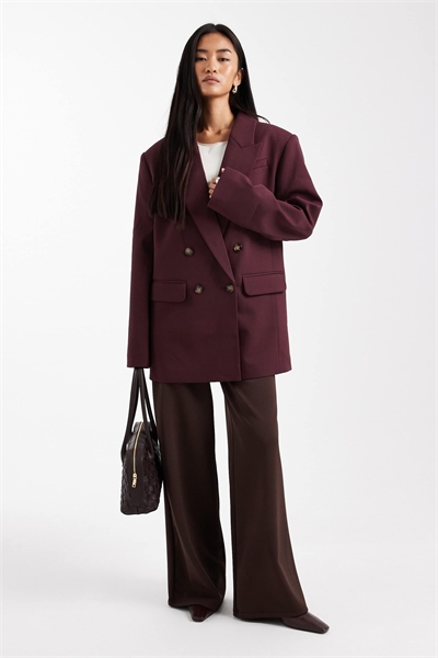 Блейзер с зауженным кроем, двойной застежкой и усилительными плечами артикул 149051435