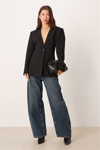 Блейзер с широкими плечами и зауженной талией артикул 153153659