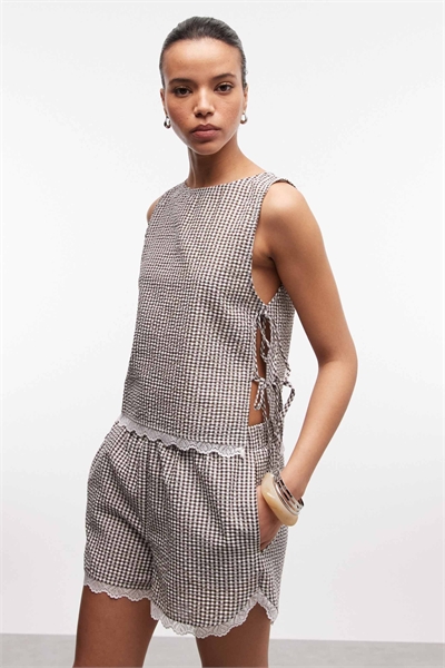 Топ с завязками по бокам из ткани «сирсакер» с кружевной отделкой co-ord артикул 156083368