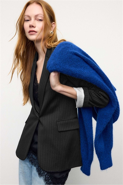 Простой трикотажный блейзер в полоску артикул 155424604