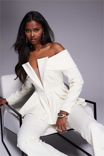 Блейзер с открытыми плечами и жемчужными украшениями co-ord артикул 141103425