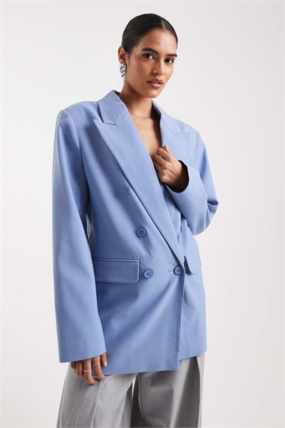 Костюм из блейзера свободного кроя, скроенный по фигуре артикул 147265284
