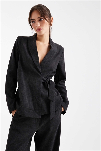 Блейзер с зауженными боками и галстуком co-ord артикул 150561571