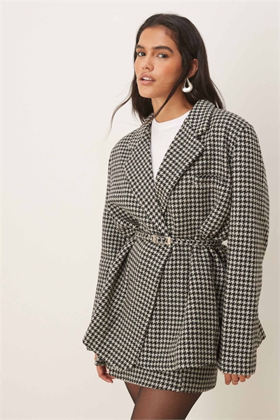 Блейзер с широкими плечами артикул 149291893