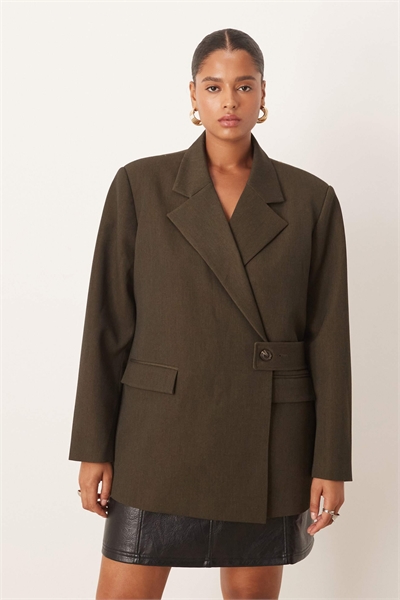 Блейзер свободного кроя с поясом артикул 150267918