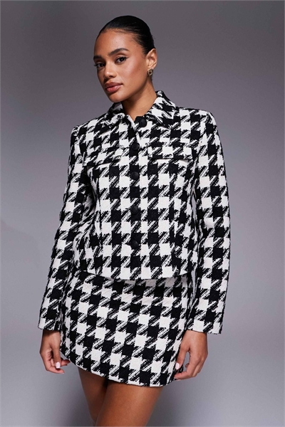 Короткая куртка с двумя карманами и зубчатым краем артикул 150988244