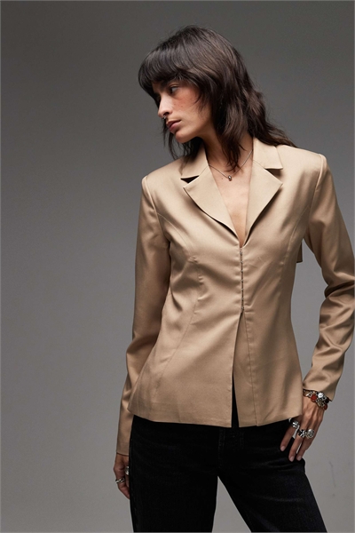 Блейзер с зауженной талией и открытой спинкой артикул 148660891