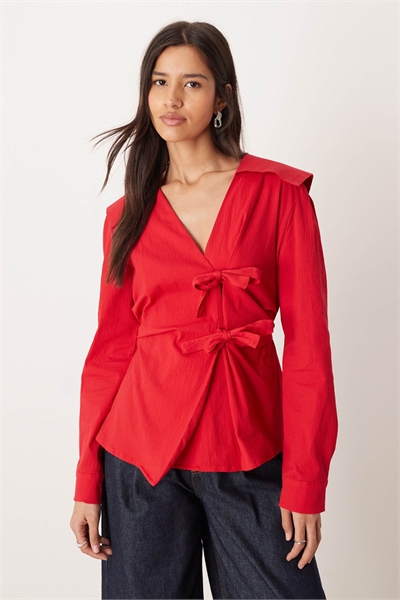 Топ с двойным бантом и завязкой на талии артикул 152799258