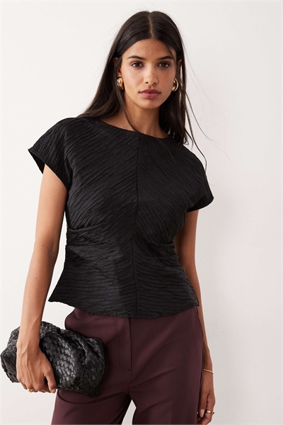 Топ со структурированными складками и лодочным вырезом артикул 149952445