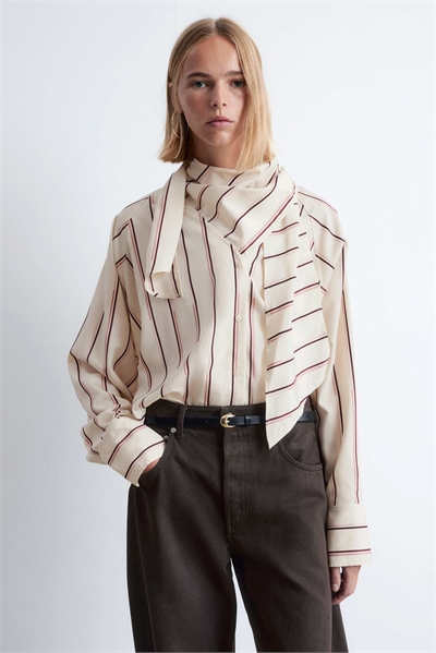 Блузка с воротником-шарфом и объемными рукавами артикул 150205019