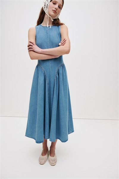 Джинсовое платье с открытой спиной артикул 1310170003