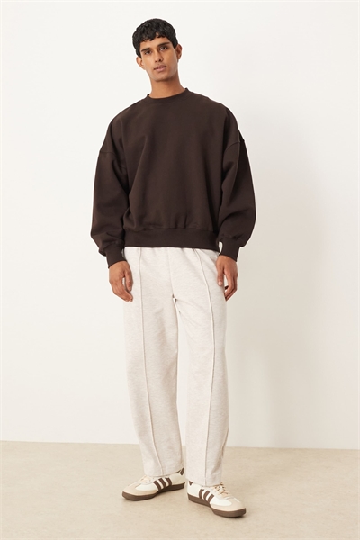 Джоггеры зауженного кроя из ткани типа «скуба» артикул 150369746