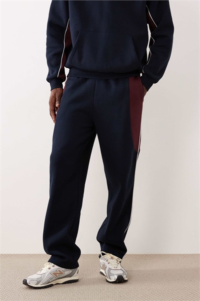 Джоггеры с прямыми брючинами, сшитые по технологии «cut and sew» артикул 152942365