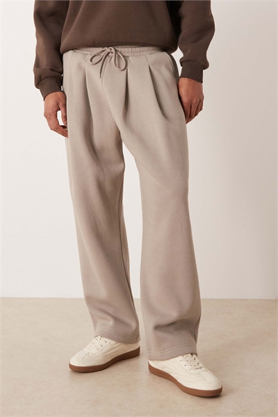 Джоггеры с широкими брючинами и складками артикул 153689141