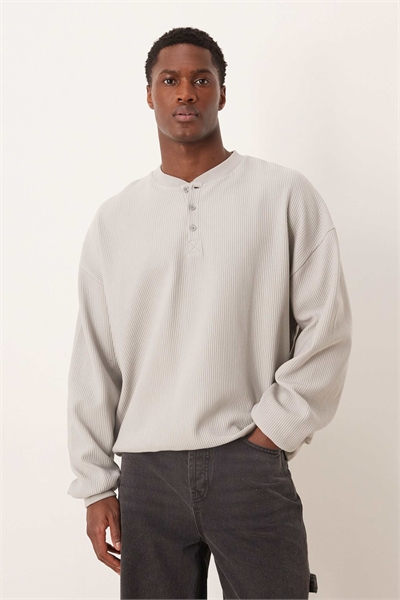 Футболка-хенли с очень свободным кроем артикул 155220285