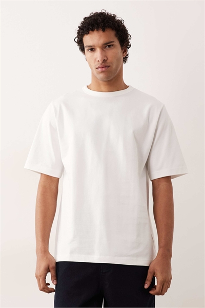 Футболка из плотного трикотажа свободного кроя артикул 137258346