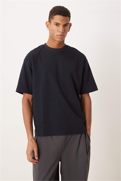 Объемная футболка прямого кроя артикул 153409475