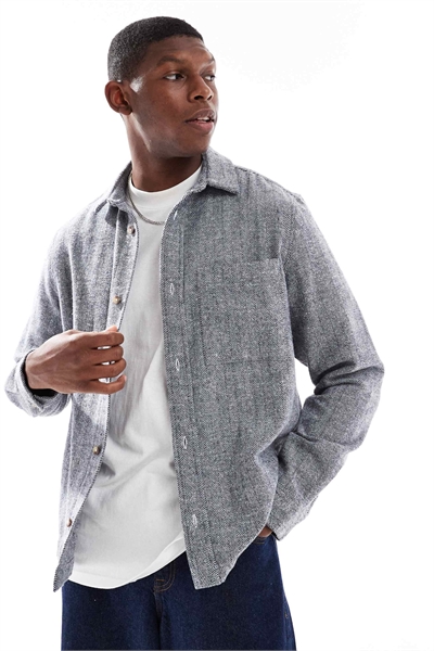 Рубашка в клетку с накладными карманами артикул 143022670