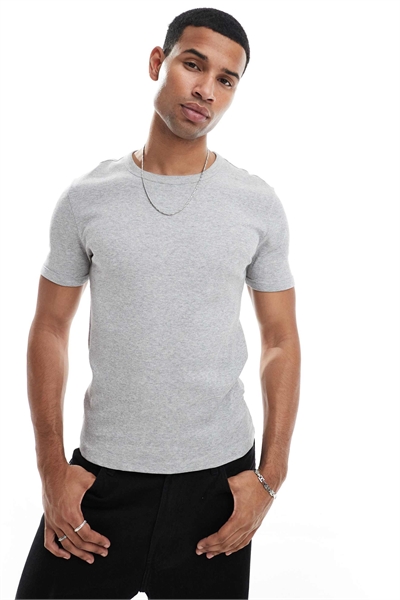 Фигурально облегающая ребристая футболка артикул 143483127