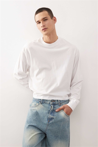 Футболка прямого кроя с длинными рукавами артикул 148815091